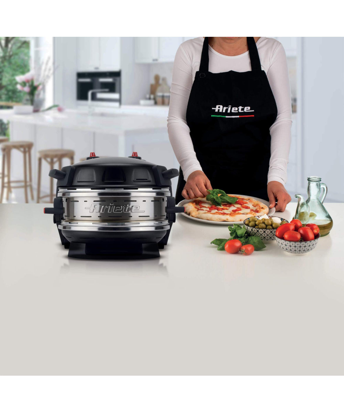 Pizzeria Ariete Nero
0927/01
Forno elettrico per 2 pizze con 2 pietre refrattarie di 32 cm di diametro con trattamento antiaderente. 2 termostati separati. 5 livelli di cottura. Temperatura massima 400°. Ideale per cuocere 2 pizze contemporaneamente. Nero