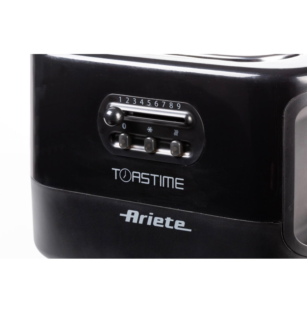 Toastime Nero
0159/02
Tostapane nero con pinze. 2 fette di pane. 9 livelli di doratura. Potenza 700 W.