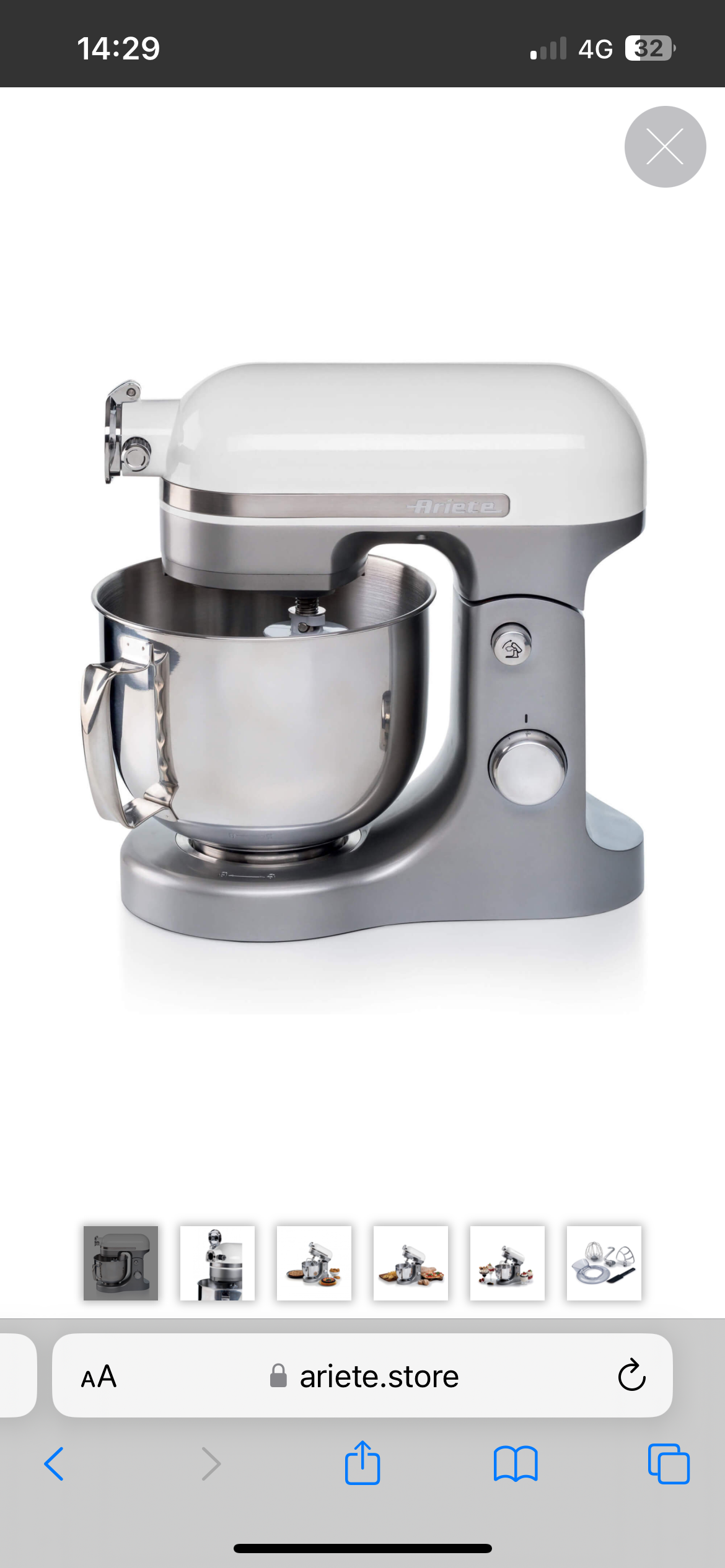 Impastatrice Moderna Bianca
1589/01
Planetaria in alluminio pressofuso, design elegante e capiente tazza in acciaio inox da 5,5L con maniglia. Solida, silenziosa e potente grazie ai 1600W e alle 11 velocità di movimento planetario, è ideale per amalgamare