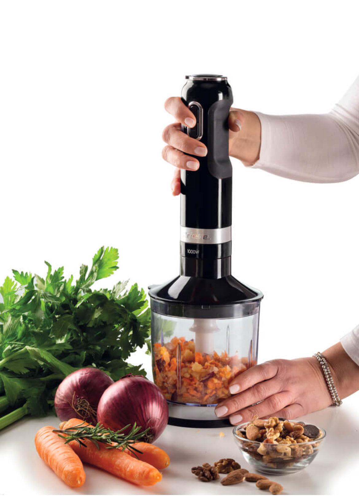 Frullatore a immersione Moderna Nero
0602/02
3 funzioni in 1. 10 velocità. Lama e Gamba removibile in acciaio inox. Pratico e ideale per ogni angolo della cucina. Rosso