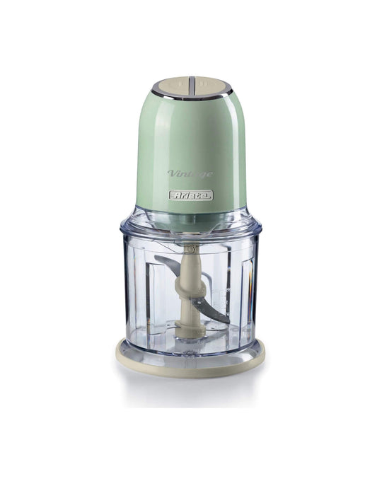 Vintage
Tritatutto Vintage Verde
0438/04
Tritatutto a 2 velocità, 2 pulsanti e 4 lame in Acciaio Inox. Tritaverdure e Tritaghiaccio. Tazza graduata da 600ml.