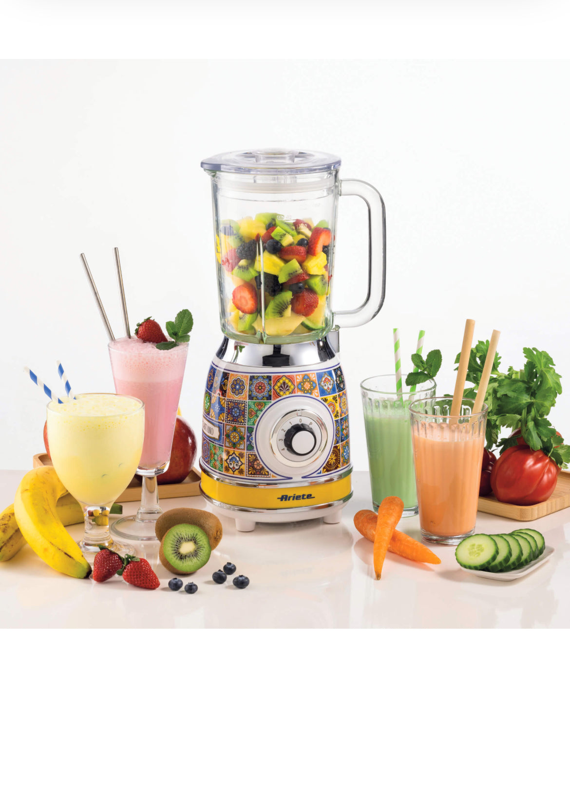 Frullatore con Tazza in Vetro Positano
0583/0P
Tazza in vetro da 1,5 Litri. 4 Velocità + Pulse con funzione tritaghiaccio. 4 Lame in Acciaio Inox.