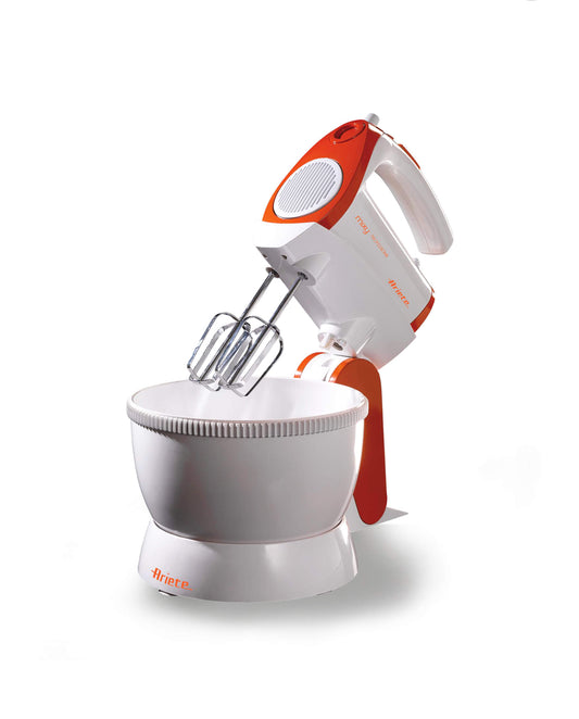 Mixy Professional
1565/11
Sbattitore elettrico con ciotola rotante da 2,4 Litri. 2 set di fruste in Acciaio Inox per montare e per impastare. 5 velocità + Turbo.