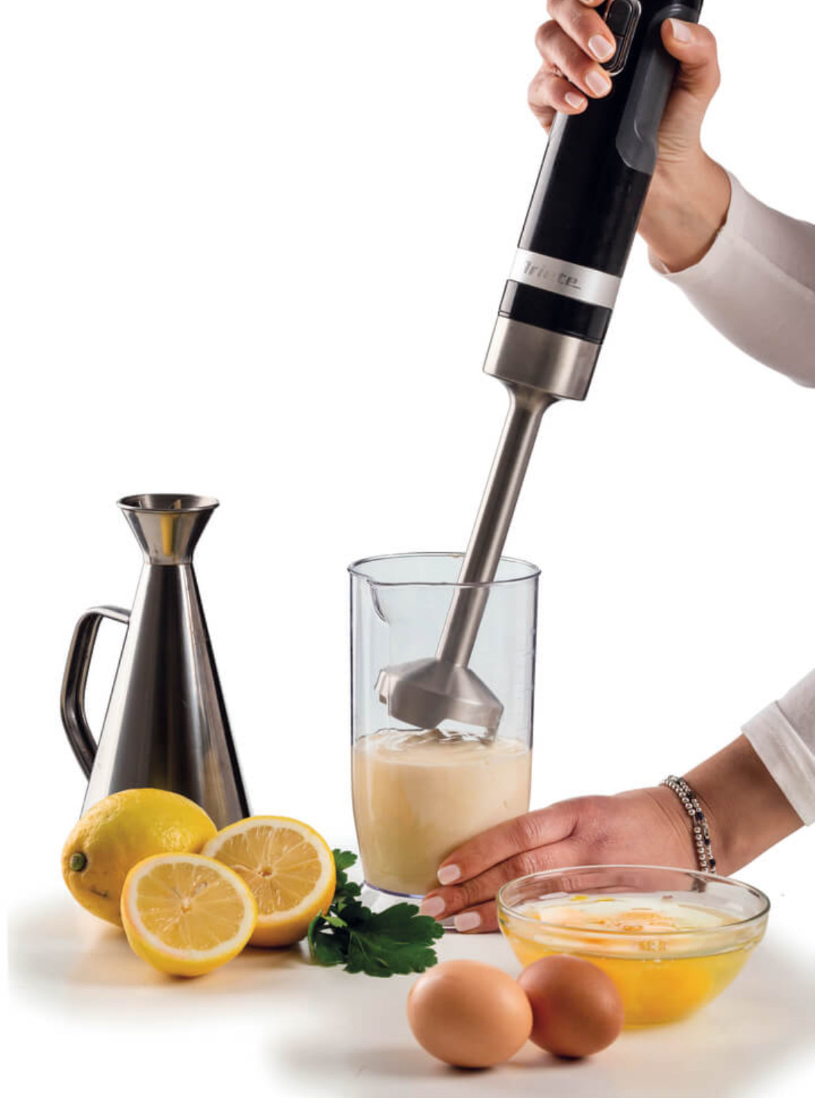 Frullatore a immersione Moderna Nero
0602/02
3 funzioni in 1. 10 velocità. Lama e Gamba removibile in acciaio inox. Pratico e ideale per ogni angolo della cucina. Rosso