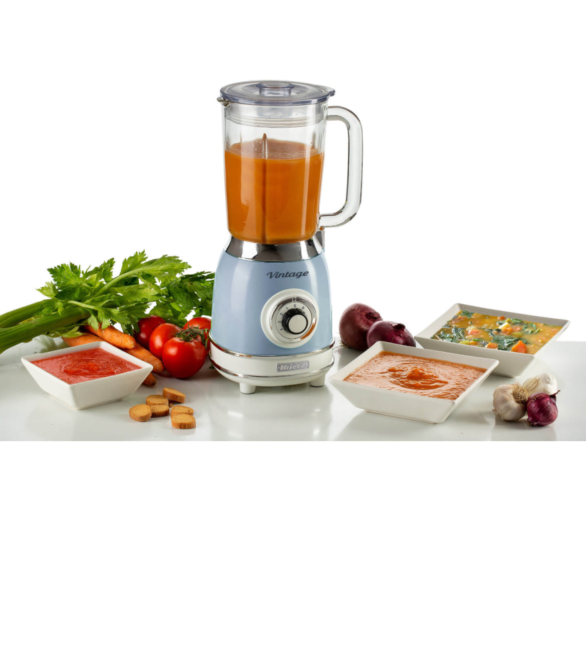 Frullatore con Tazza in Vetro Vintage Celeste
0583/05
Tazza in vetro da 1,5 Litri. 4 Velocità + Pulse con funzione tritaghiaccio. 4 Lame in Acciaio Inox.