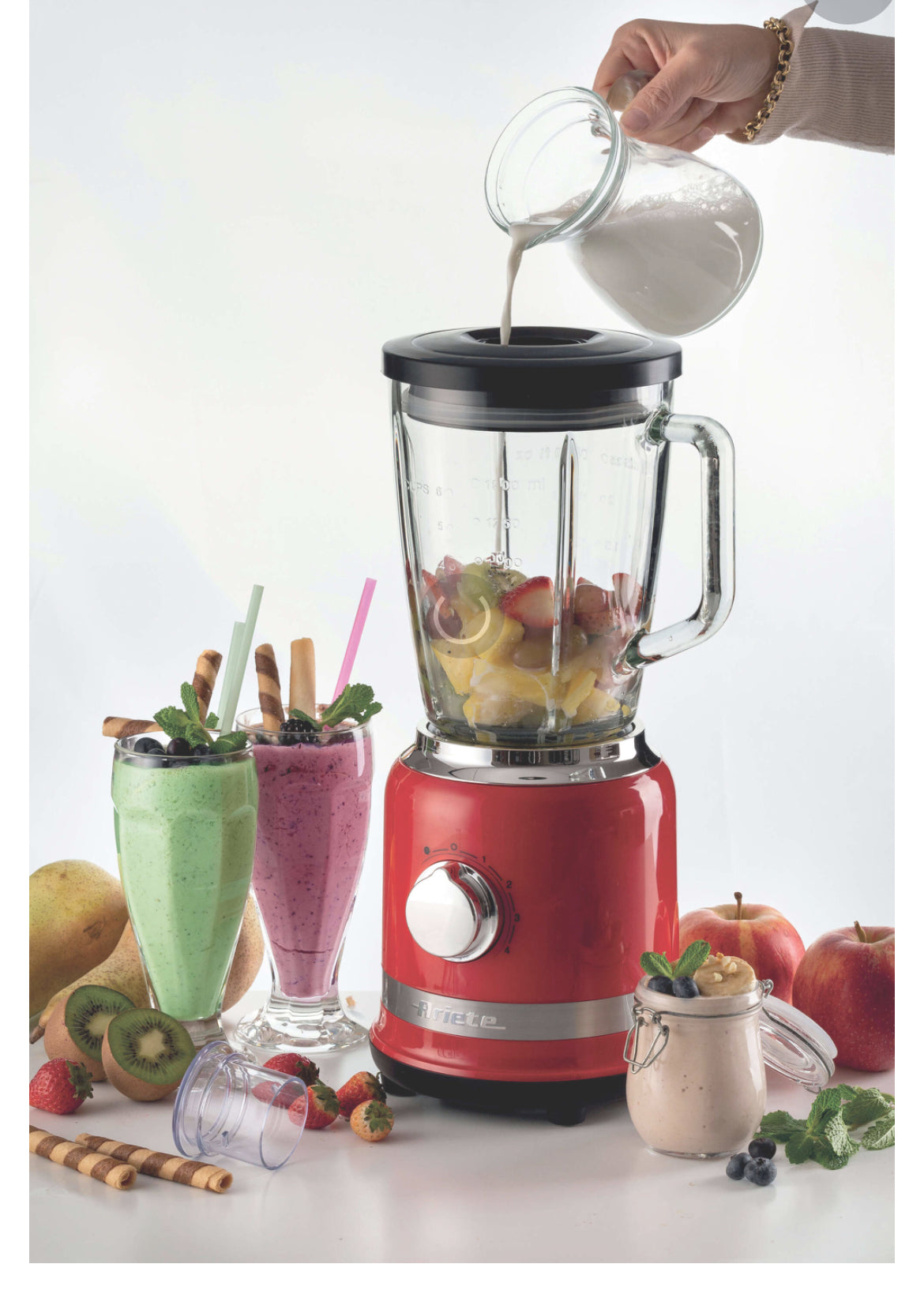 Frullatore Rosso Moderna
0585/00
Per cocktails, frappè, smoothies e salse. 4 velocità di preparazione, tazza in vetro graduata, 4 lame in acciaio inox super resistenti e funzione Pulse. Rosso