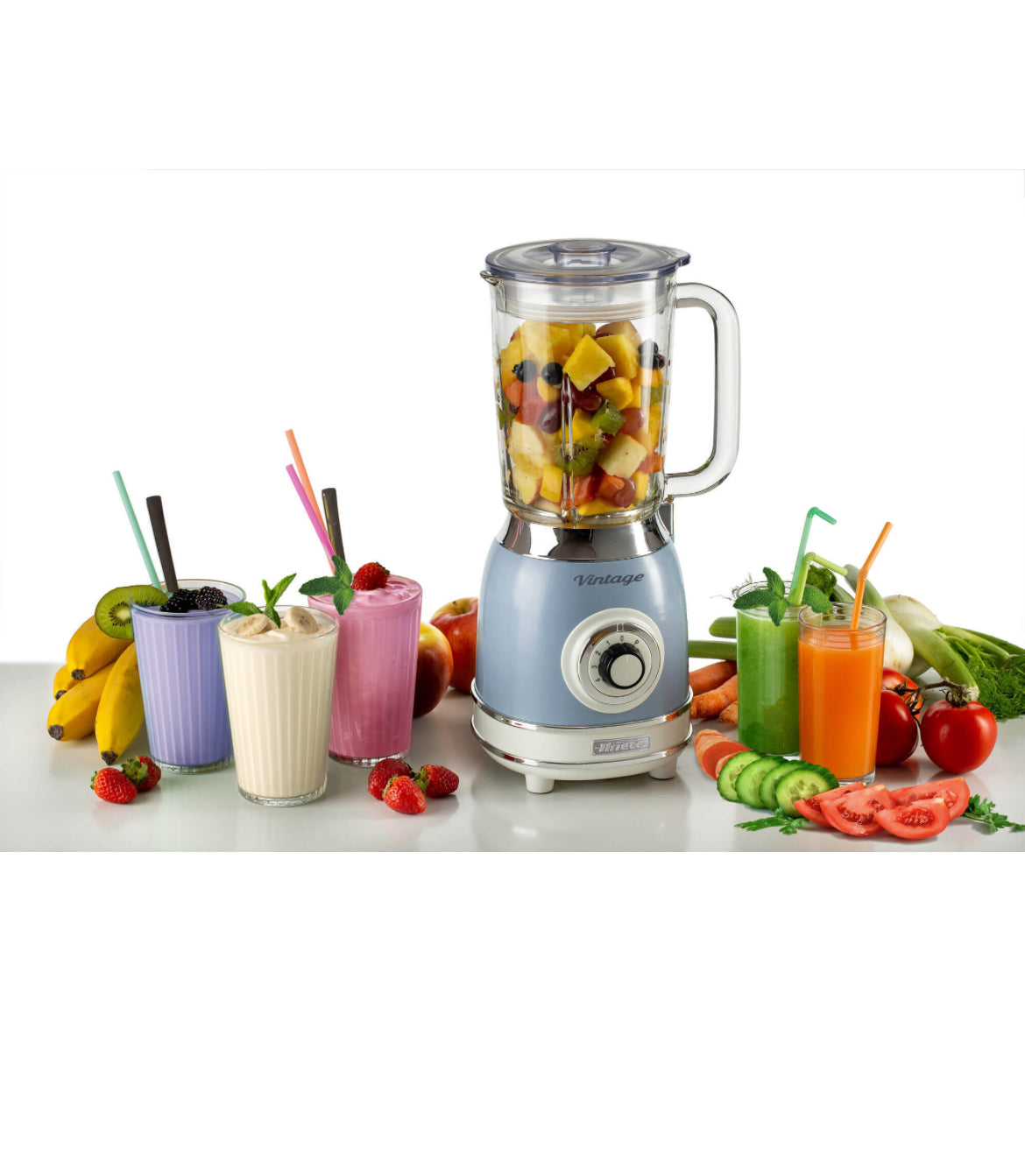 Frullatore con Tazza in Vetro Vintage Celeste
0583/05
Tazza in vetro da 1,5 Litri. 4 Velocità + Pulse con funzione tritaghiaccio. 4 Lame in Acciaio Inox.