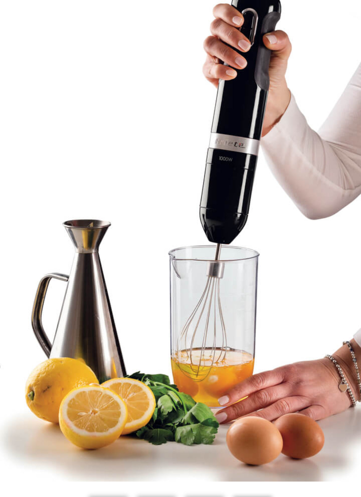 Frullatore a immersione Moderna Nero
0602/02
3 funzioni in 1. 10 velocità. Lama e Gamba removibile in acciaio inox. Pratico e ideale per ogni angolo della cucina. Rosso