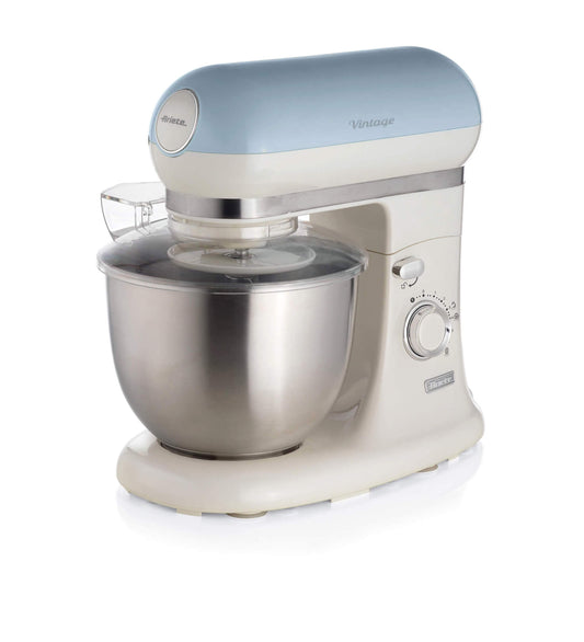 Impastatrice Planetaria Vintage Celeste
1588/05
Planetaria con tazza da 5,5 litri in acciaio inox. Gancio impasti duri, frusta impasti morbidi, frusta per montare. 7 velocità per impastare, montare e amalgamare tutti gli ingredienti. Celeste