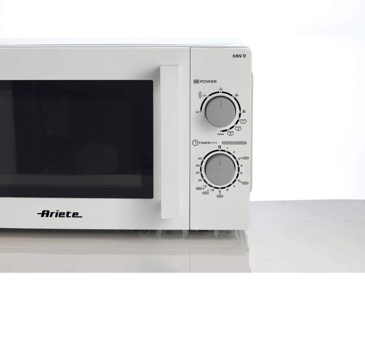 Forno a Microonde Combinato con Grill
0952/00
Forno a microonde con funzione grill. Capacità 20 Litri ideale per riscaldare, cuocere e scongelare in poco tempo. Timer 35 minuti, 5 livelli di potenza, 3 funzioni combinate.