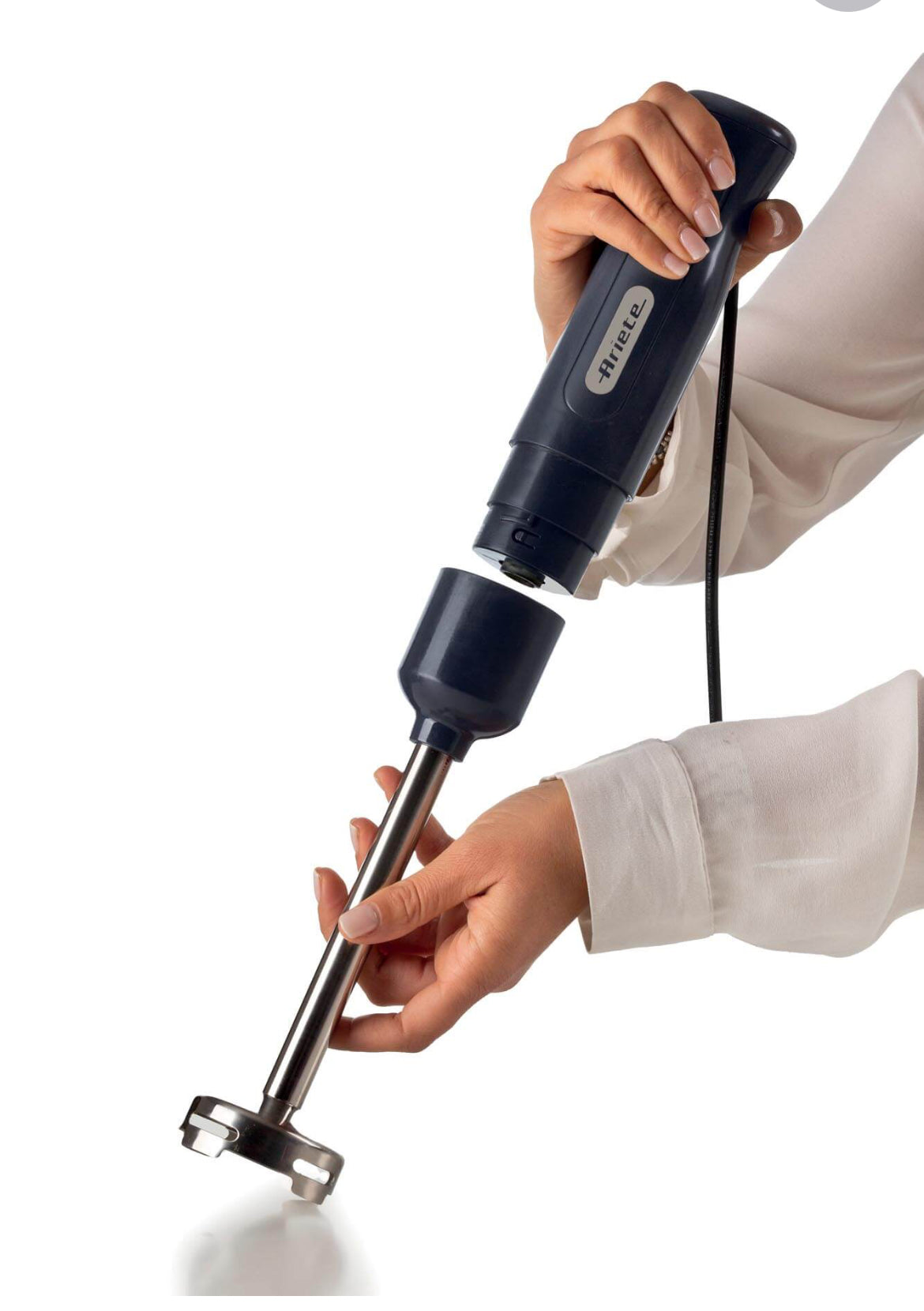 Frullatore a immersione con tritatutto 3in1 Breakfast Dark & Sahara Grey
0601/10
700W. 2 velocità. Lama e Gamba removibile in acciaio inox. Pratico e ideale per ogni angolo della cucina. Grigio scuro & Tortora