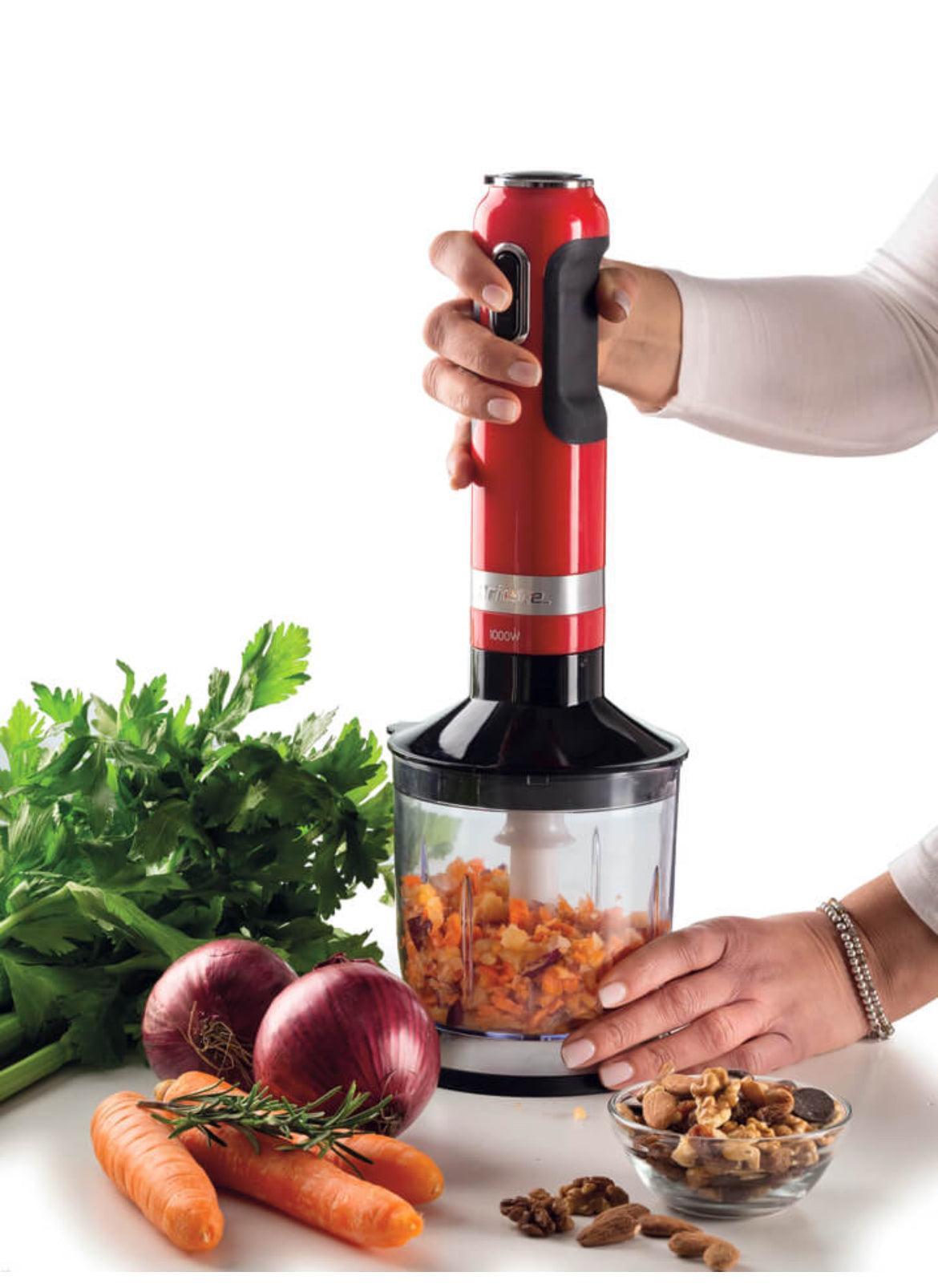 Frullatore a immersione Moderna Rosso
0602/00
3 funzioni in 1. 10 velocità. Lama e Gamba removibile in acciaio inox. Pratico e ideale per ogni angolo della cucina. Rosso