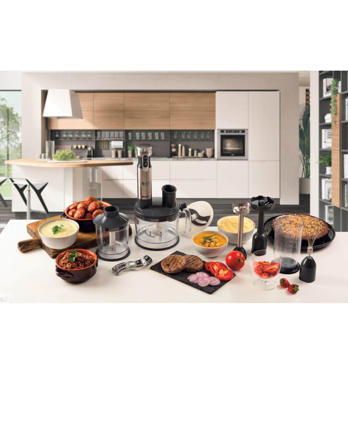 4 Blades Multiprep 7in1
0898/11
1000W. Multifunzione, 7 funzioni: frullare, montare, schiacciare-patate, tritare, grattugiare, tagliare e affettare. Food processor da 2 L e un super alleato per preparare tante ricette