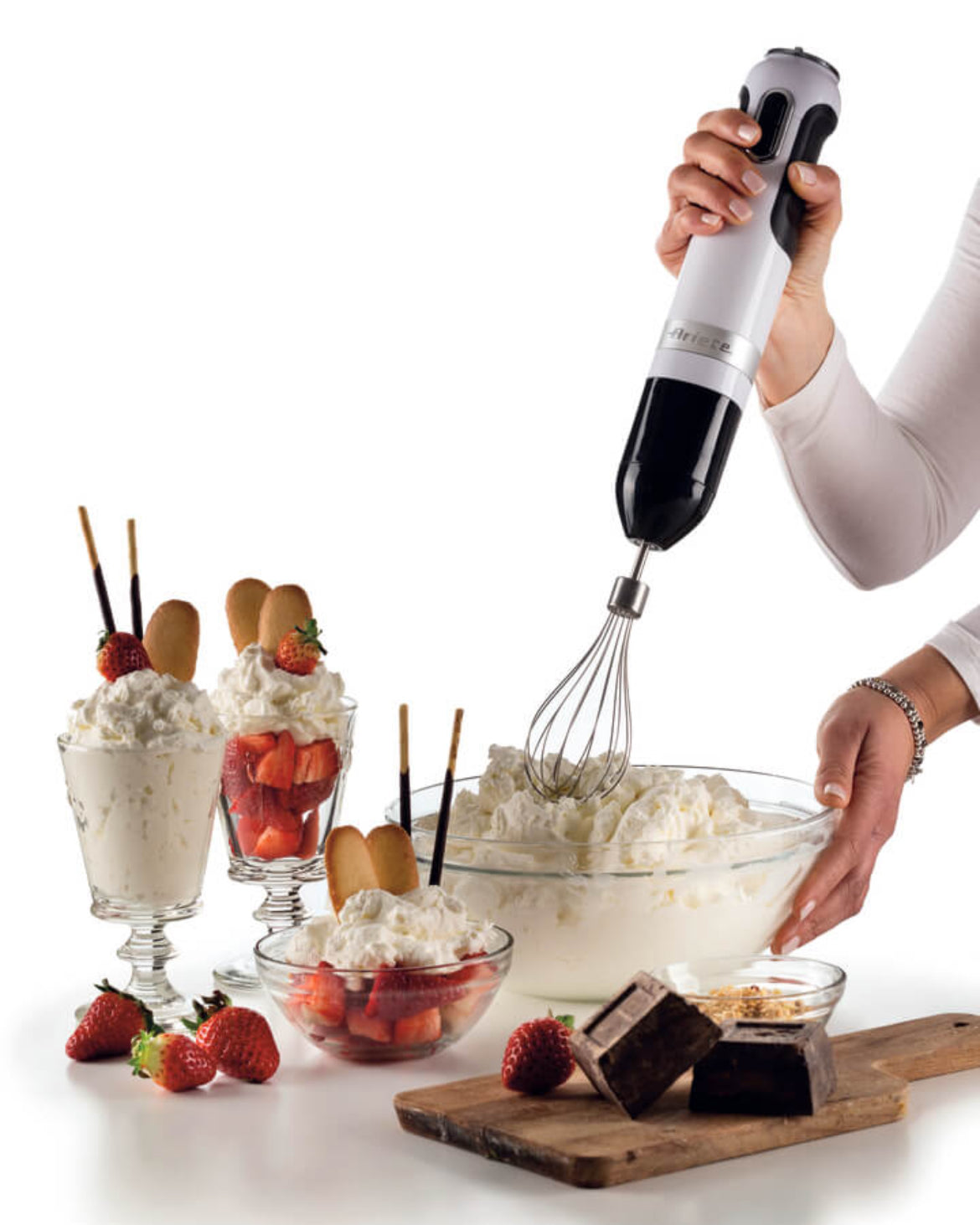 Frullatore a immersione Moderna Bianco
0602/01
3 funzioni in 1. 10 velocità. Lama e Gamba removibile in acciaio inox. Pratico e ideale per ogni angolo della cucina. Bianco