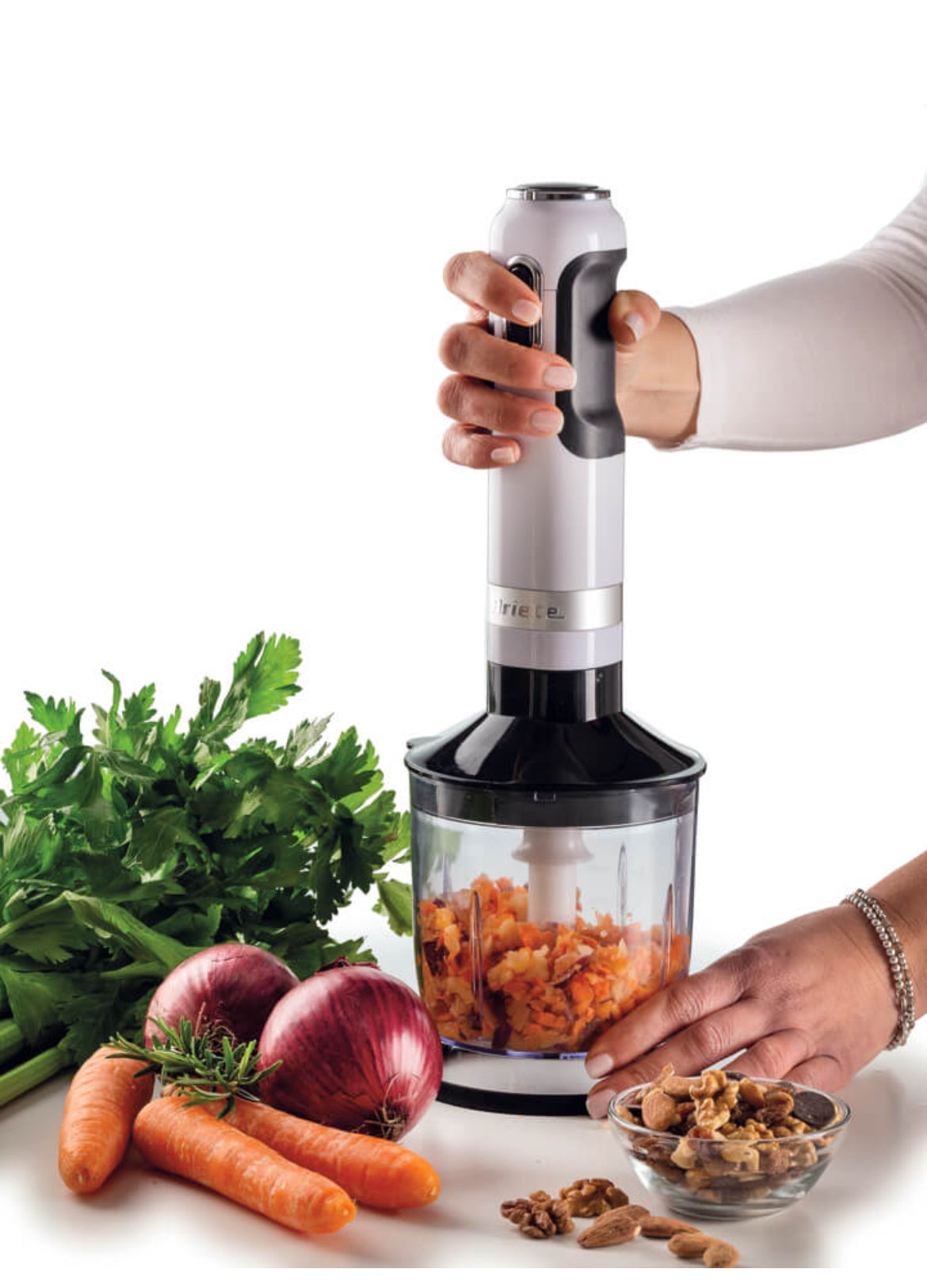 Frullatore a immersione Moderna Bianco
0602/01
3 funzioni in 1. 10 velocità. Lama e Gamba removibile in acciaio inox. Pratico e ideale per ogni angolo della cucina. Bianco