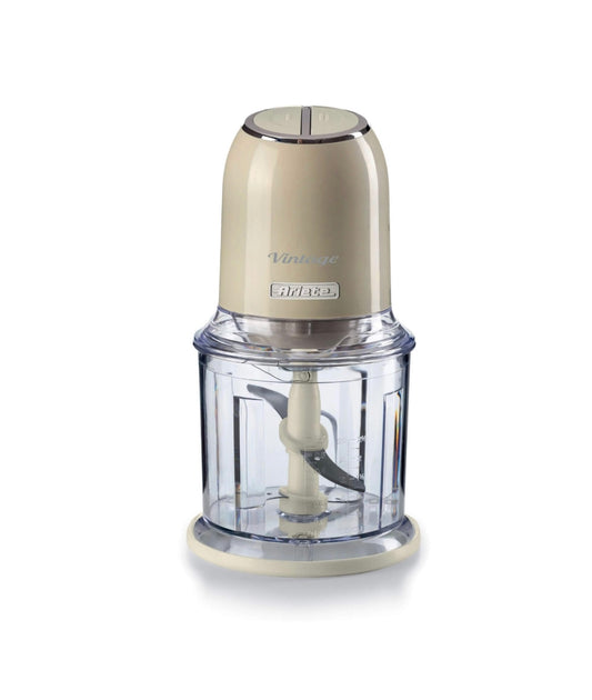 Vintage
Tritatutto Vintage Beige
0438/03
Tritatutto a 2 velocità , 2 pulsanti e 4 lame in Acciaio Inox. Tritaverdure e Tritaghiaccio. Tazza graduata da 600ml.
