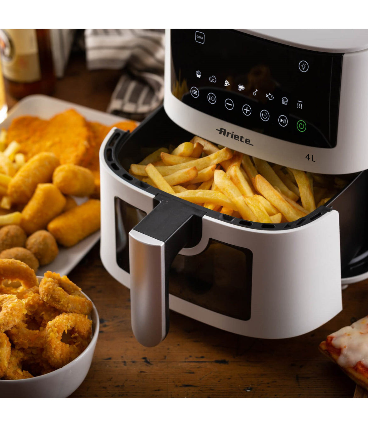 Friggitrice ad aria 4L Bianco
4633/03
Per grandi quantità di fritto e tanta croccantezza. Adatta a fritture di pesce, carne, crocchette, patatine e alimenti impanati. Funzione Grill e Shake. 9 programmi preimpostati ideali per cene in famiglia e con amici