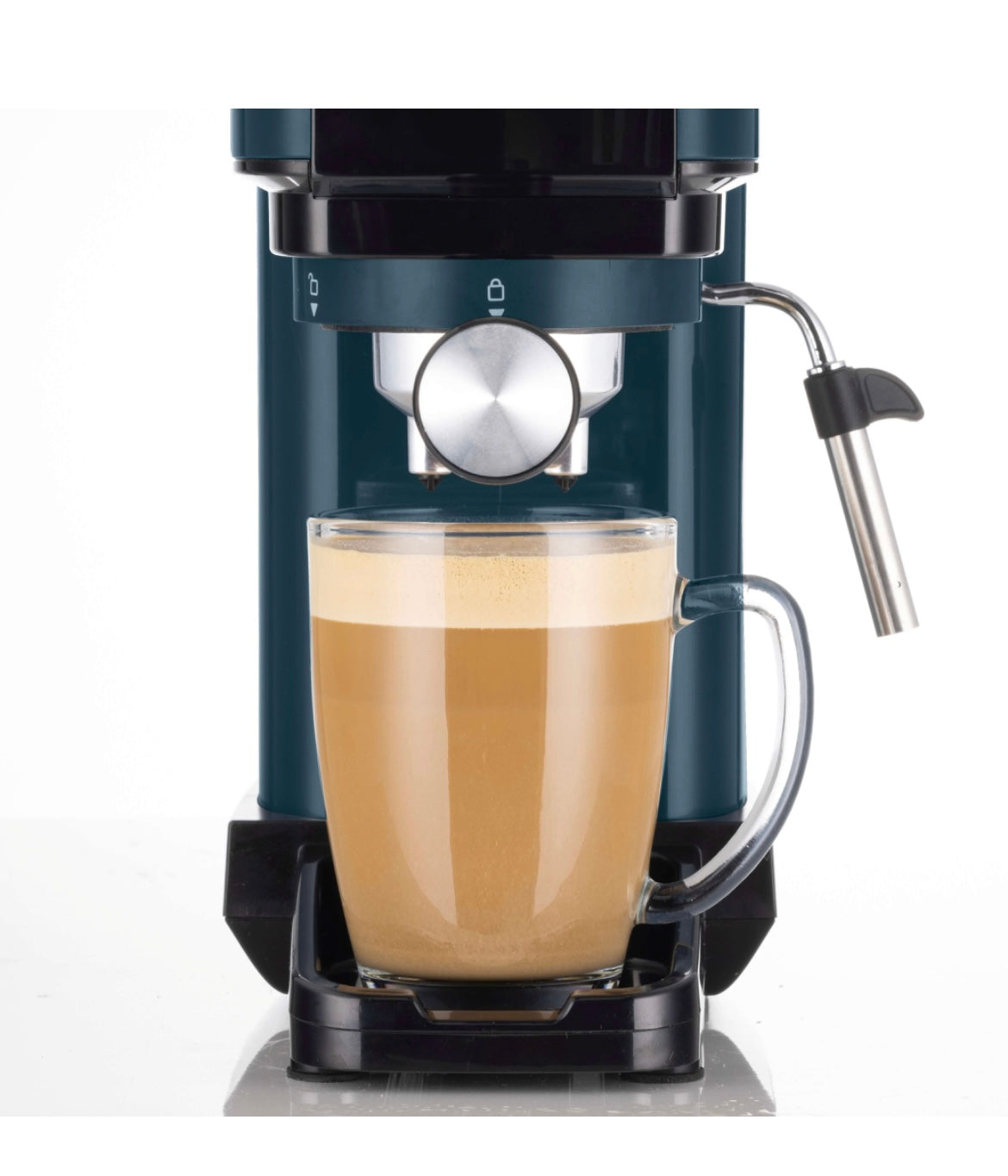 Macchina da caffè espresso Sky Blue
1399/18
Macchina dal design super slim, 14 cm di larghezza, per caffè, cappuccini, tè e tisane. Compatibile con caffè in polvere e cialde ESE. Blu