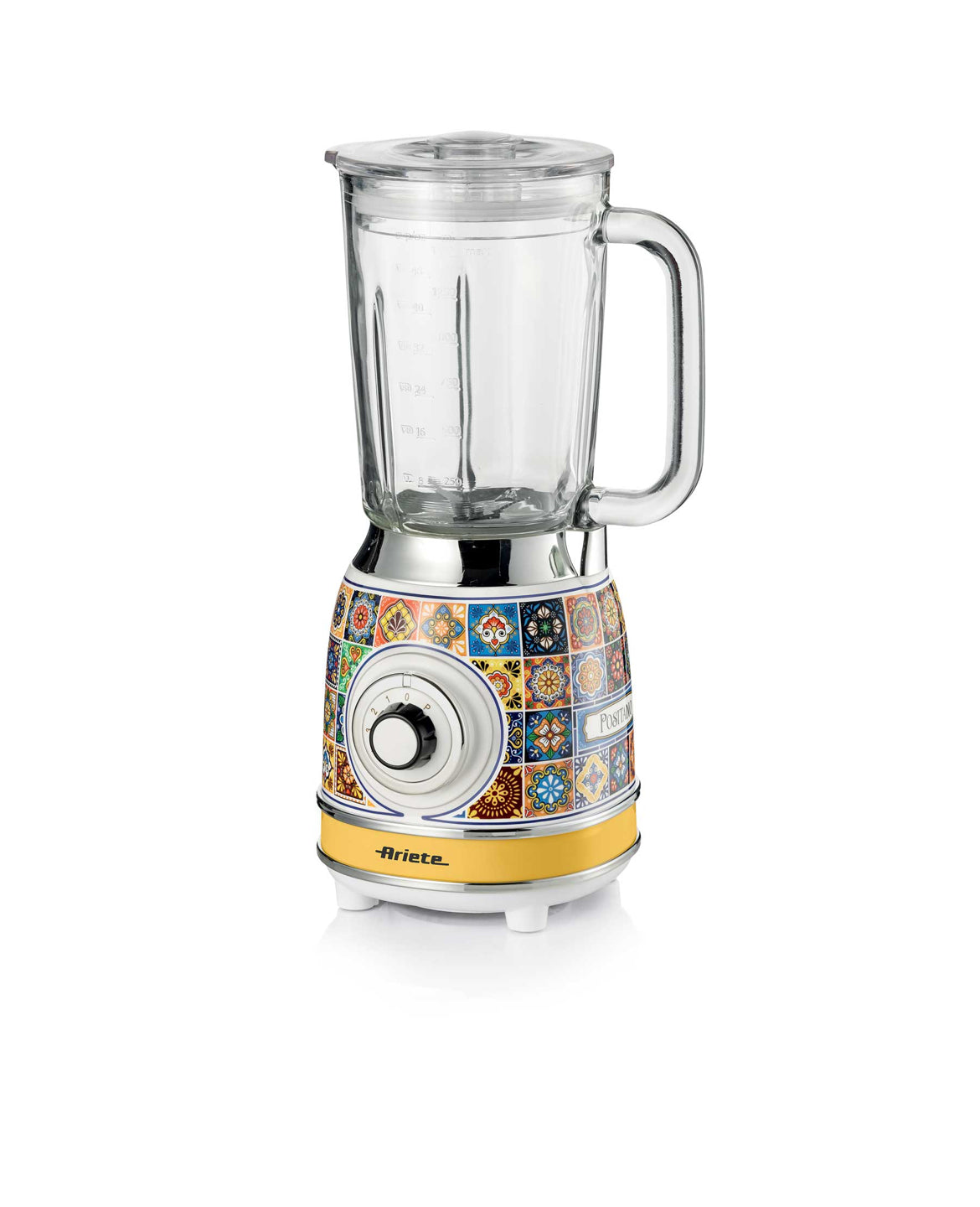 Frullatore con Tazza in Vetro Positano
0583/0P
Tazza in vetro da 1,5 Litri. 4 Velocità + Pulse con funzione tritaghiaccio. 4 Lame in Acciaio Inox.