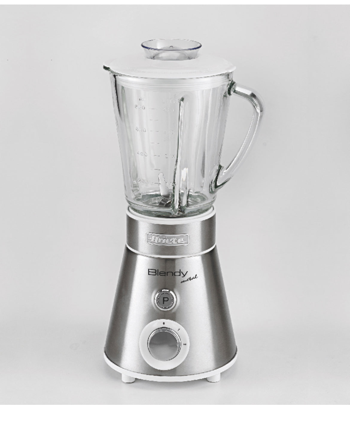 Blendy Metal
0561/00
Dotato di lame in acciaio inox. Capacità tazza in vetro 800 ml. Potenza 300W. 2 velocità + Pulse.