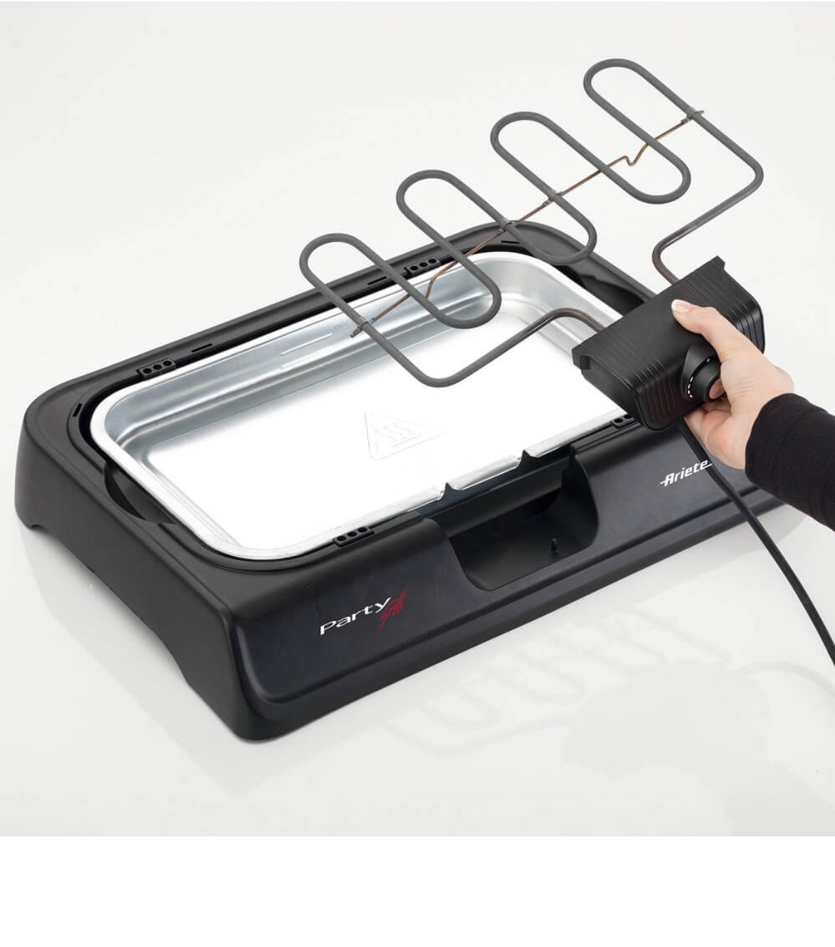 Party Grill 723
0723/00
Griglia elettrica con doppia griglia a libro per cucinare carne, pesce e verdure in maniera rapida. Potenza 2000W. 2 modalità di cottura: rapida e lenta