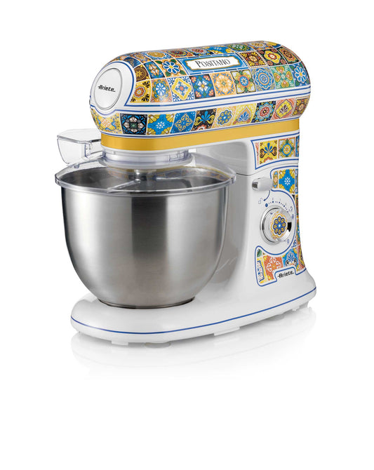 Impastatrice Planetaria Positano
1588/0P
Planetaria con tazza da 5,5 litri in acciaio inox. Gancio impasti duri, frusta impasti morbidi, frusta per montare. 7 velocità per impastare, montare e amalgamare tutti gli ingredienti