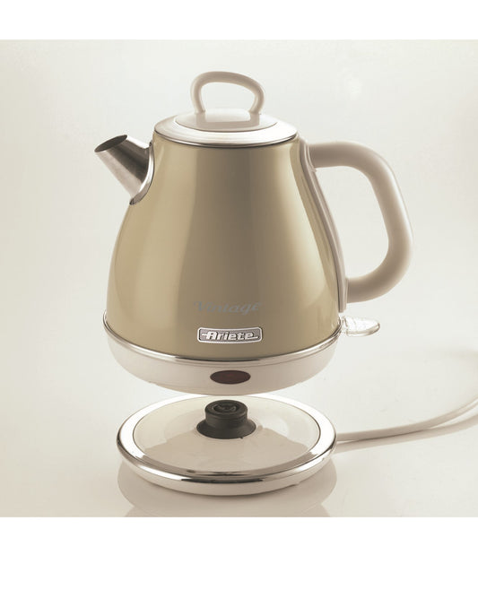 Bollitore 1 Litro Vintage Beige
2868/03
Bolle 1 Litro di acqua in pochi istanti per tè, infusi e tisane. Base cordless 360°. Autospegnimento. Beige