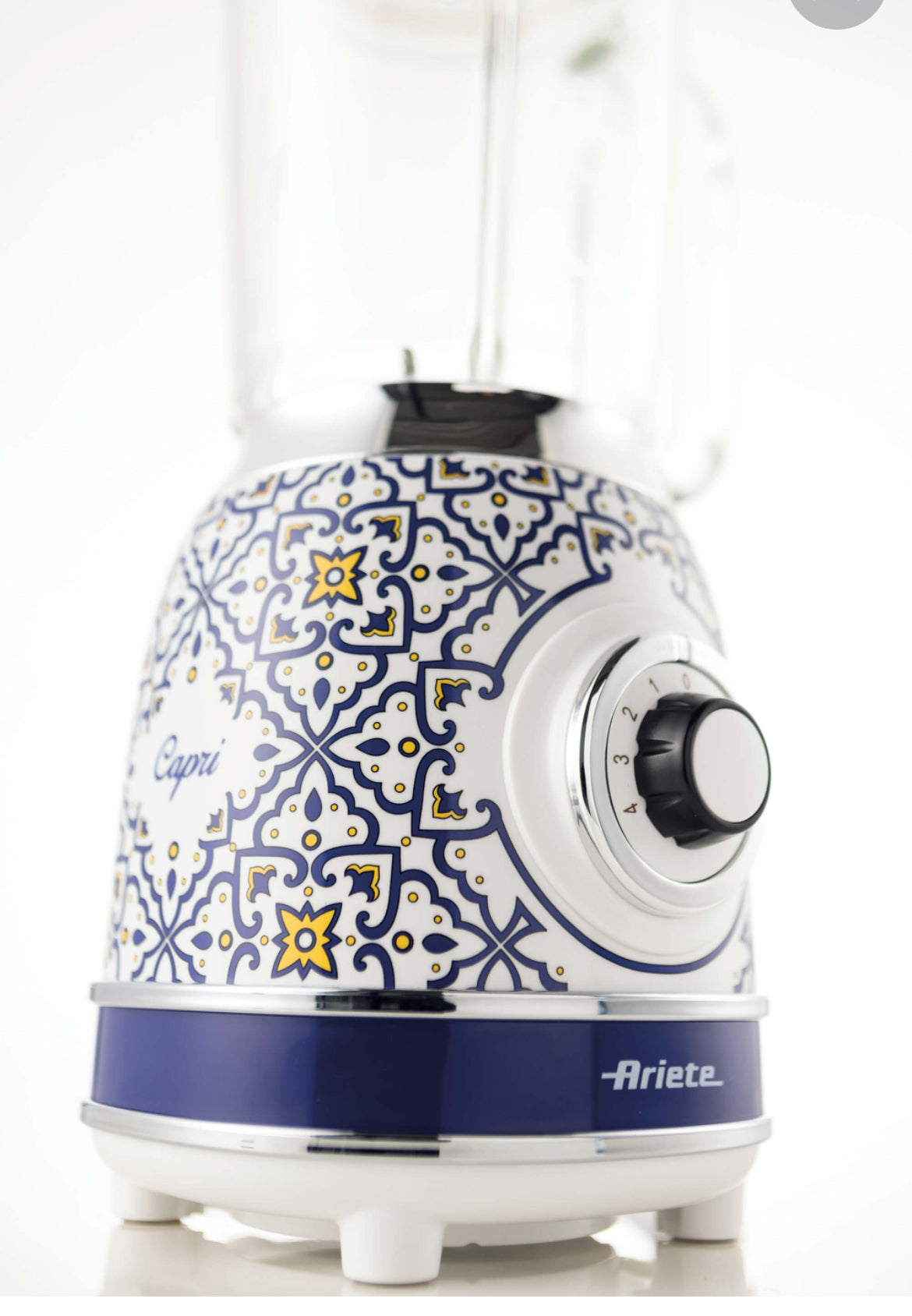 Frullatore con Tazza in Vetro Capri
0583/0C
Tazza in vetro da 1,5 Litri. 4 Velocità + Pulse con funzione tritaghiaccio. 4 Lame in Acciaio Inox.