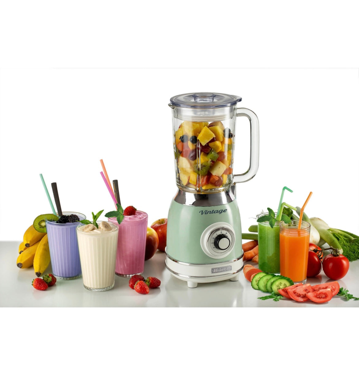 Frullatore con Tazza in Vetro Vintage Verde
0583/04
Tazza in vetro da 1,5 Litri. 4 Velocità + Pulse con funzione tritaghiaccio. 4 Lame in Acciaio Inox.