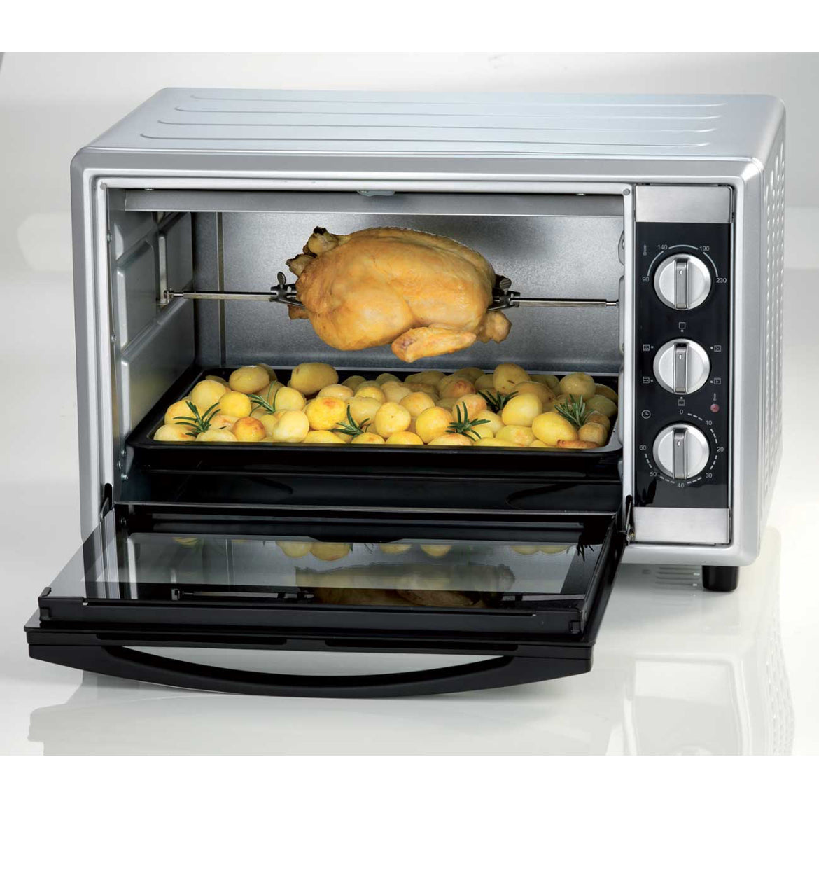 Bon Cuisine 450
0986/11
Forno elettrico 45 Litri con Girarrosto. Funzione statica e ventilata. 6 modalità di cottura. Timer fino a 60’. Temperatura regolabile fino a 230°C.