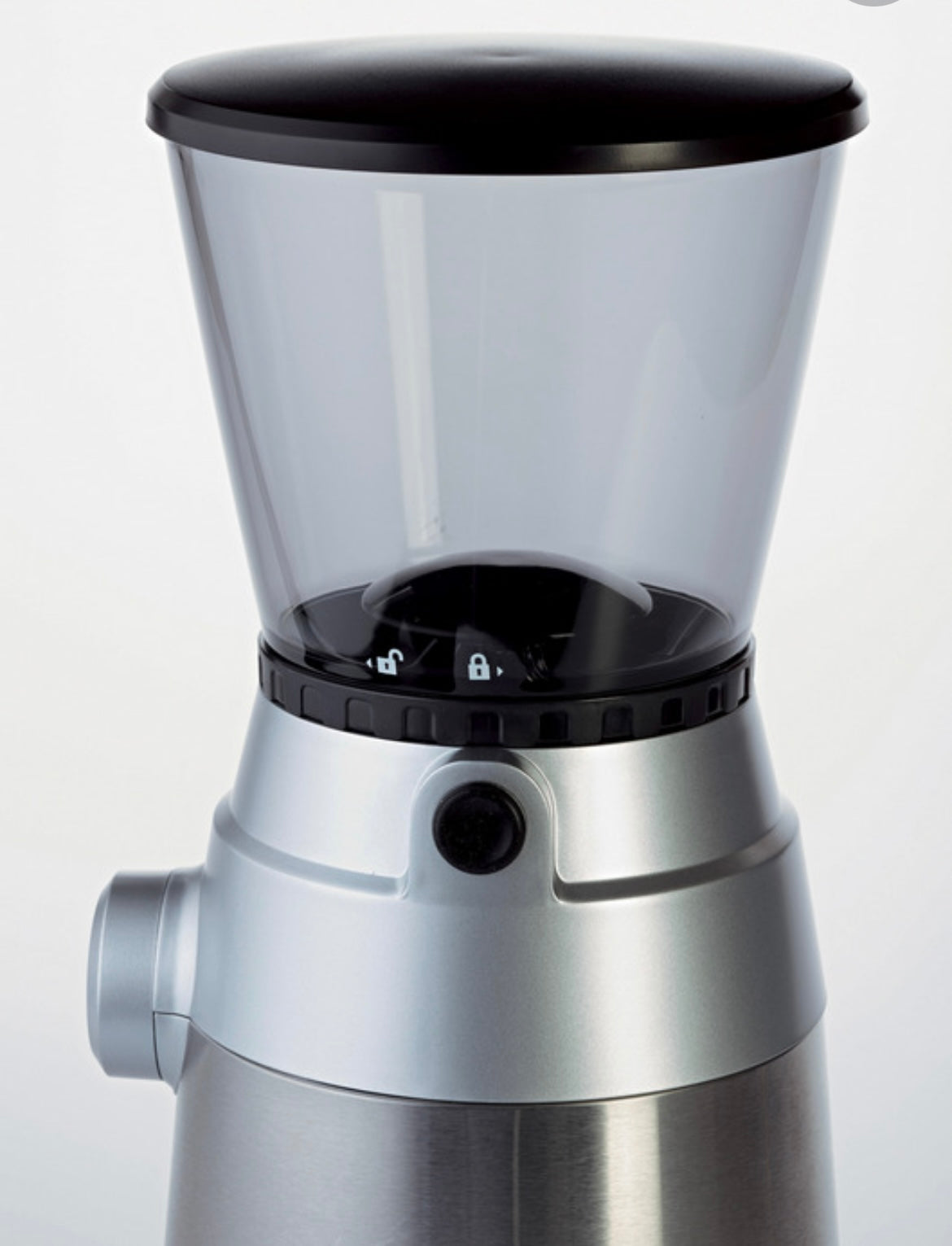 Grinder Pro
3017/00
Macinacaffè per espresso e caffè americano. 15 livelli di macinatura per alte performance