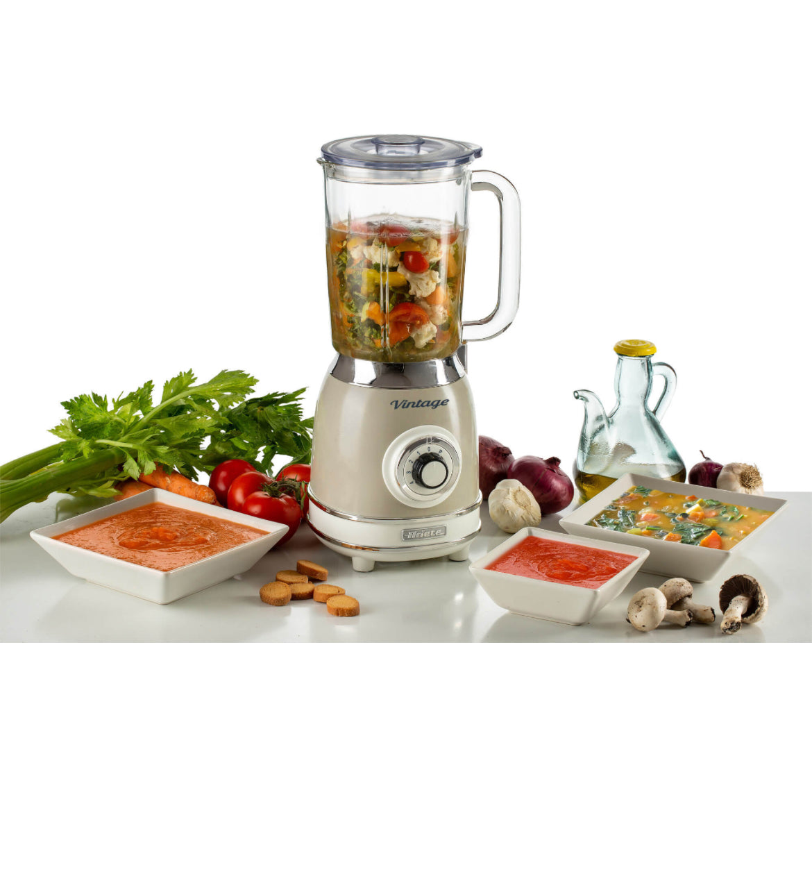 Frullatore con Tazza in Vetro Vintage Beige
0583/03
Tazza in vetro da 1,5 Litri. 4 Velocità + Pulse con funzione tritaghiaccio. 4 Lame in Acciaio Inox.