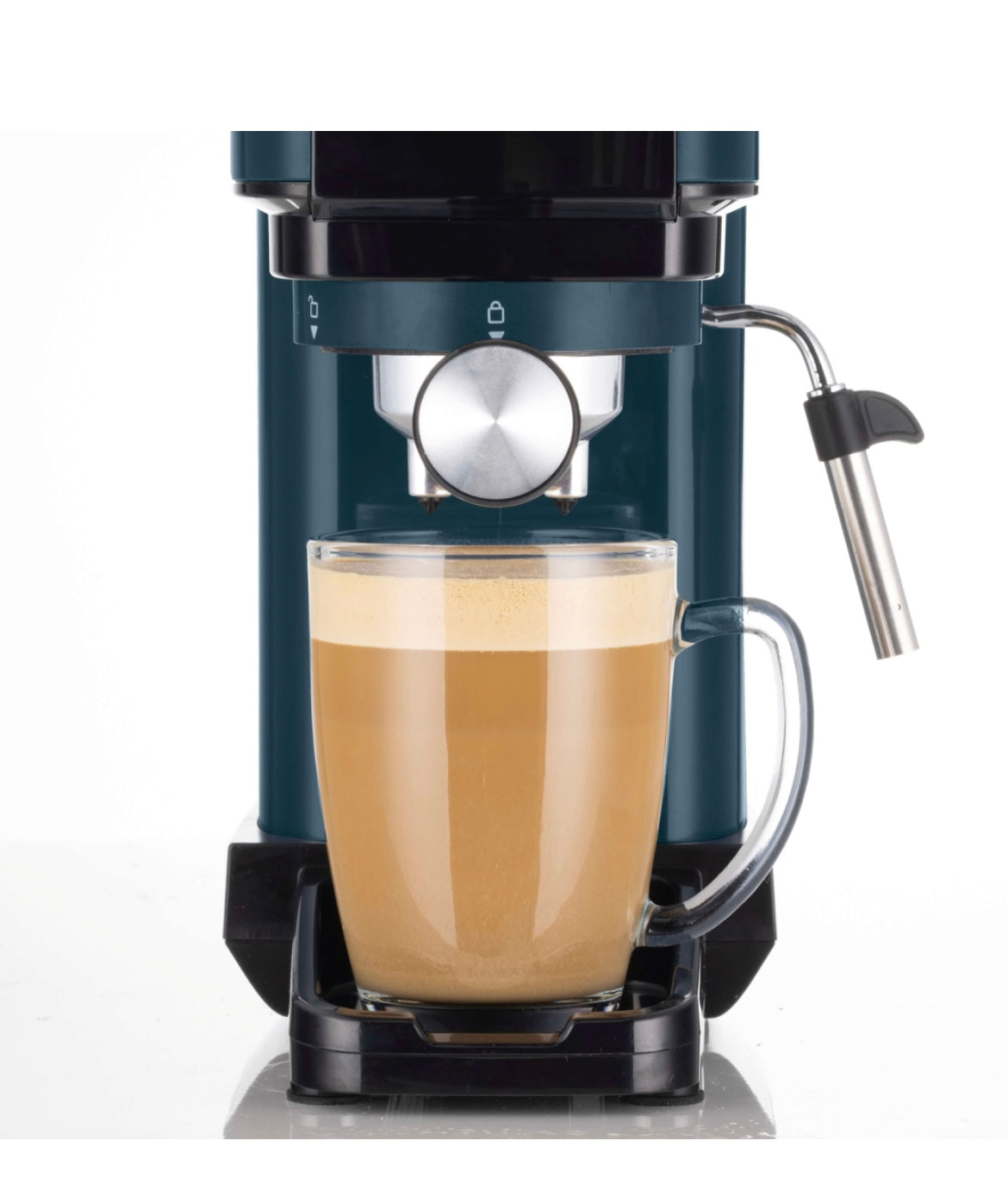 Macchina da caffè espresso Light Aquamarine
1399/17
Macchina dal design super slim, 14 cm di larghezza, per caffè, cappuccini, tè e tisane. Compatibile con caffè in polvere e cialde ESE. Verde