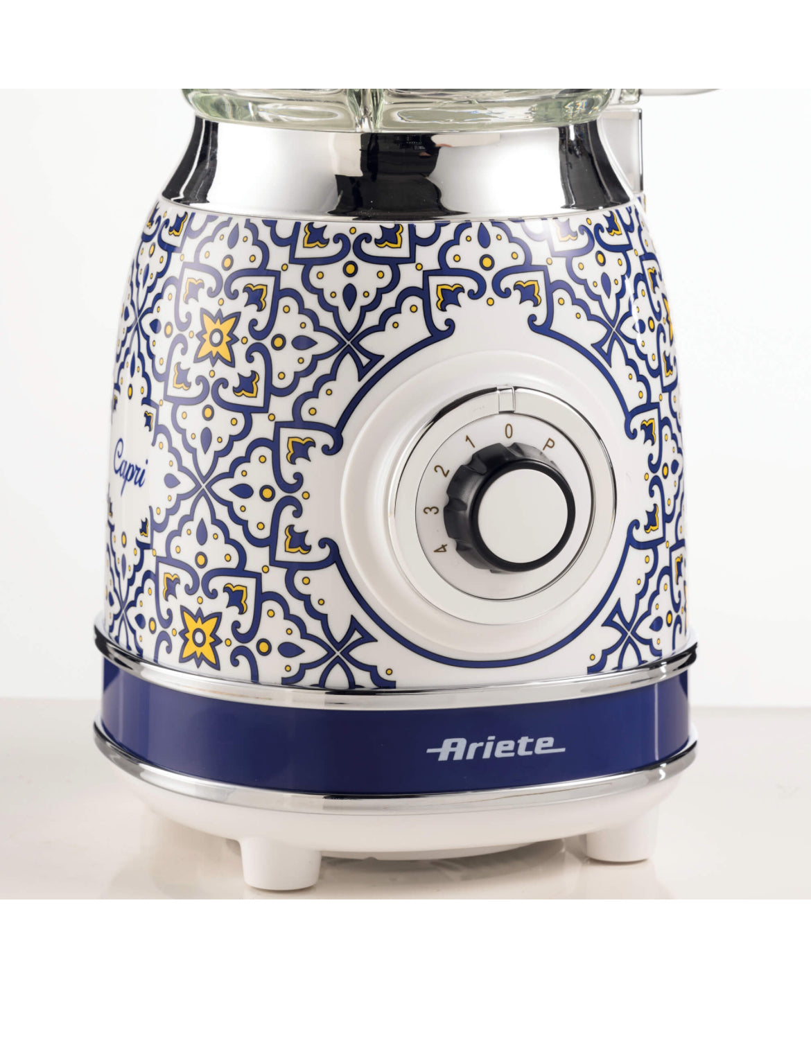 Frullatore con Tazza in Vetro Capri
0583/0C
Tazza in vetro da 1,5 Litri. 4 Velocità + Pulse con funzione tritaghiaccio. 4 Lame in Acciaio Inox.